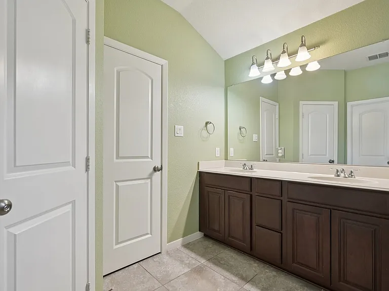 3934 Amberwood Dr — Photo 33