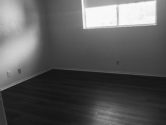 4th image of 747 N Occidental Blvd #2