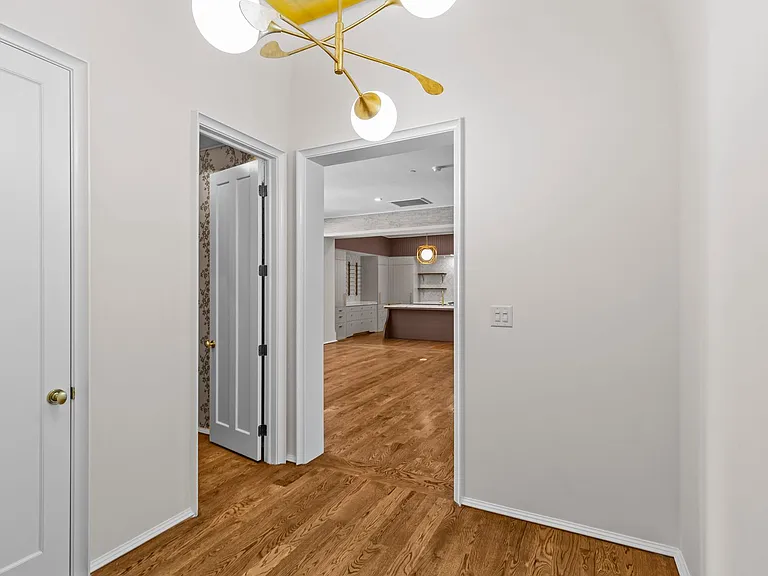 1172 Queens Rd #8 — Photo 43