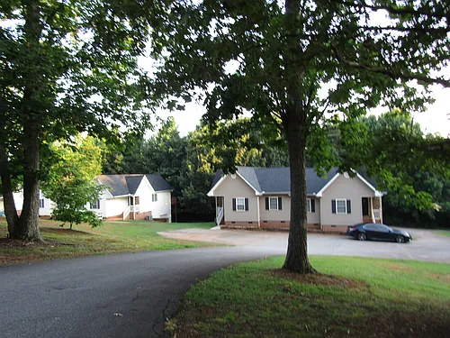 124 Shirley Cir #B Photo 1