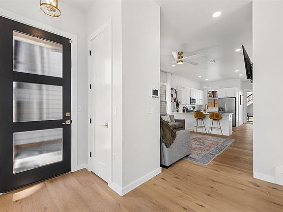 5th image of 731 W Main St
