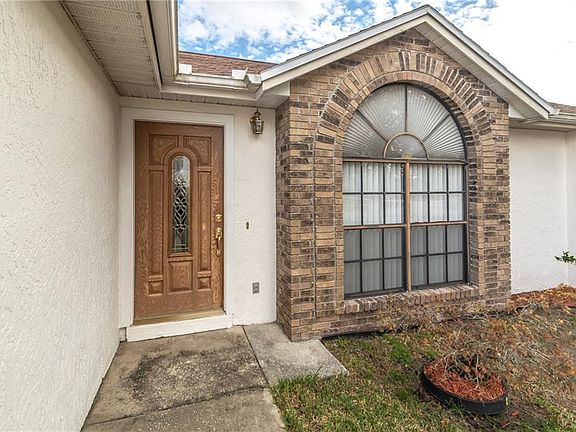 3rd image of 2318 Queenswood Cir