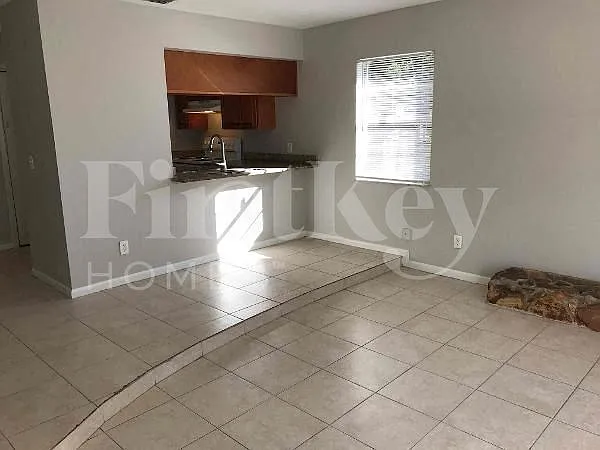 2224 E Hanna Ave — Photo 5