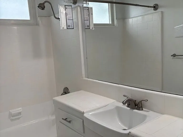334 S. Hobart Blvd — Photo 21