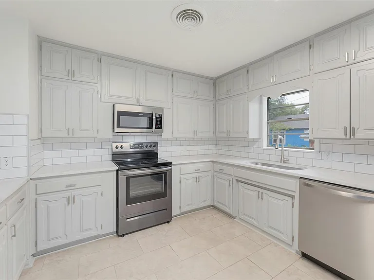 419 N Doak St — Photo 14