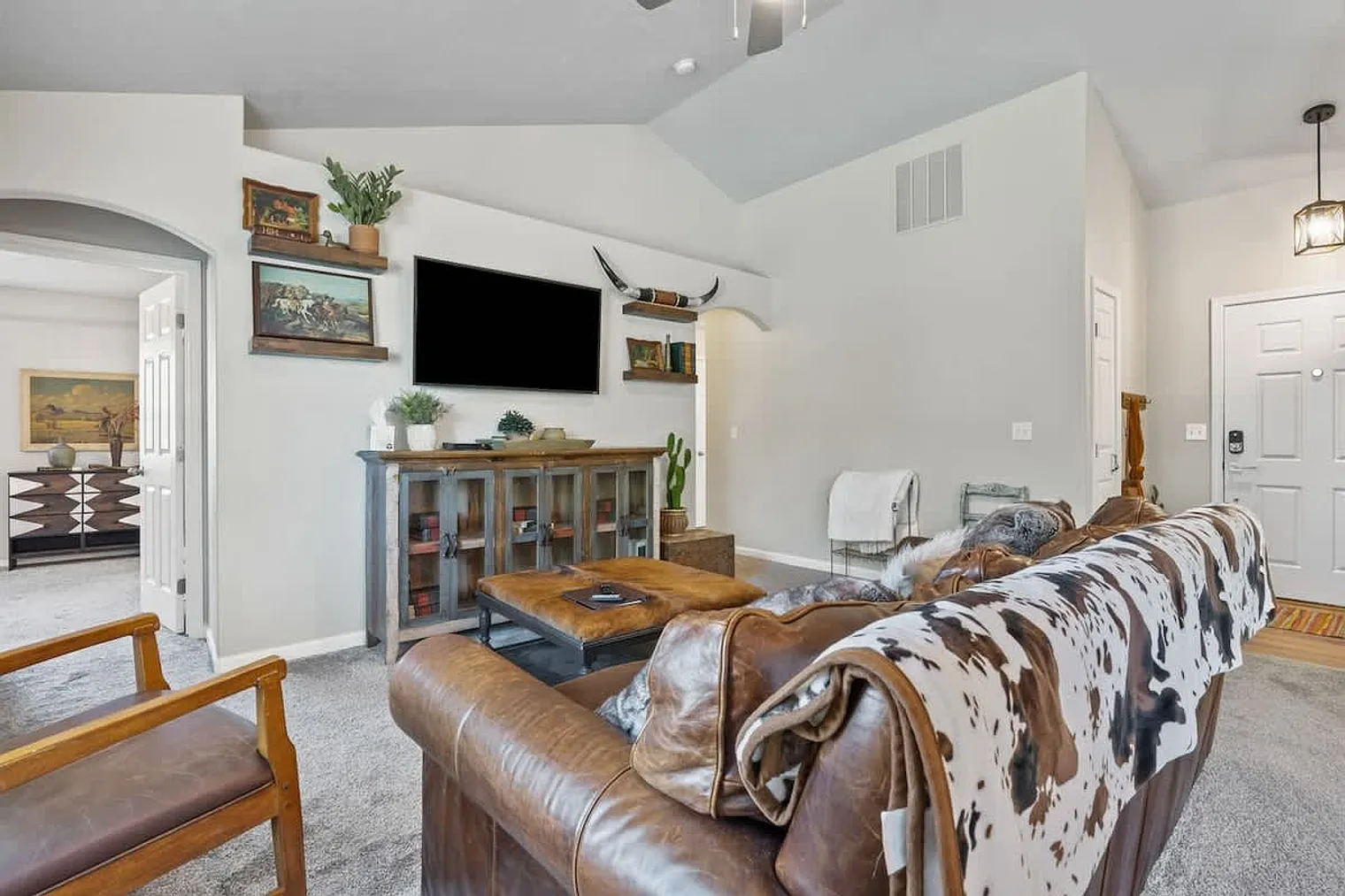 4 bed, 2.0 bath, 1593 sqft, $6,641 — Photo 4