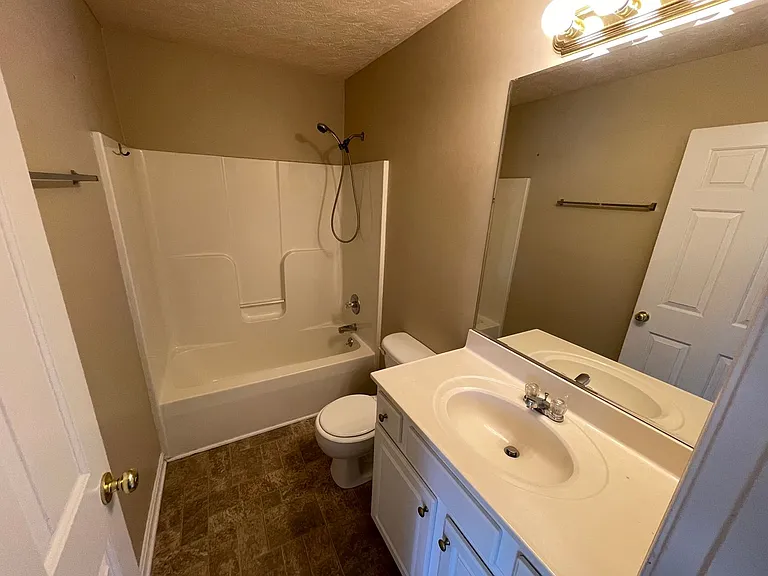 92 N Country Dr — Photo 17
