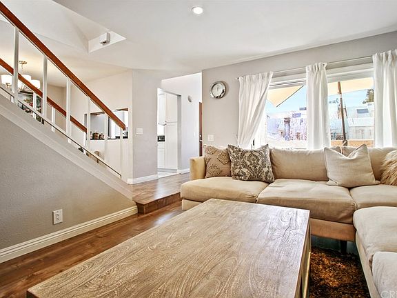 5th image of 18411 Hatteras St Unit 219