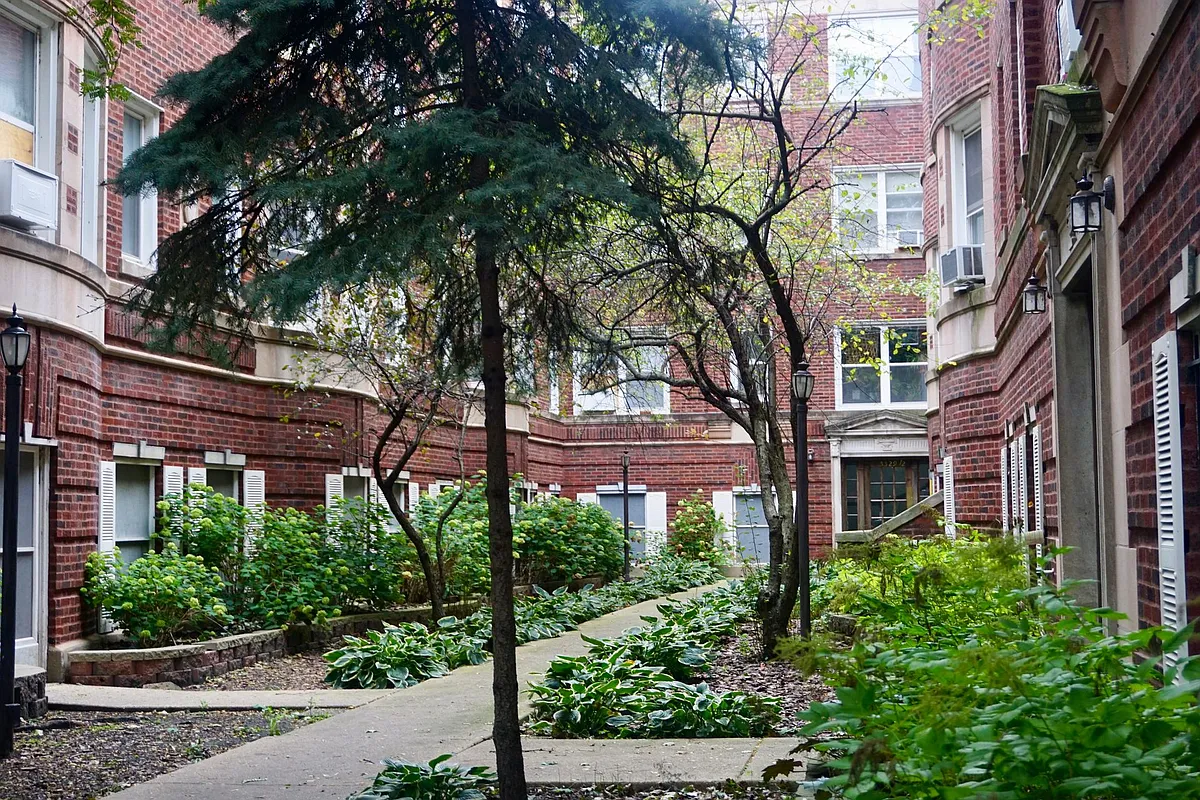 Building Photo - Kenmore Courts