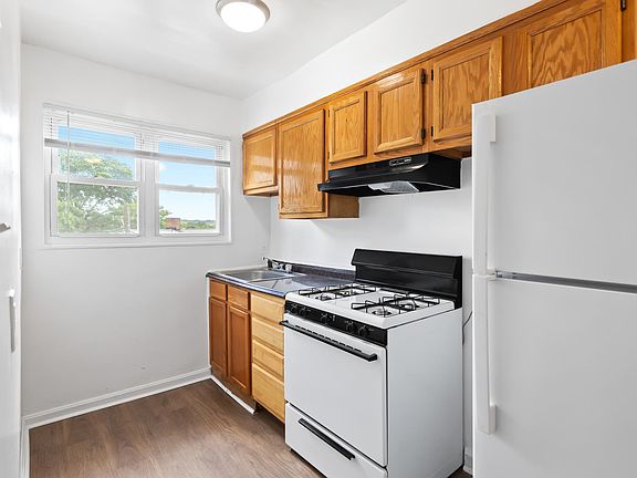 4th image of 39 Mississippi Ave SE #106