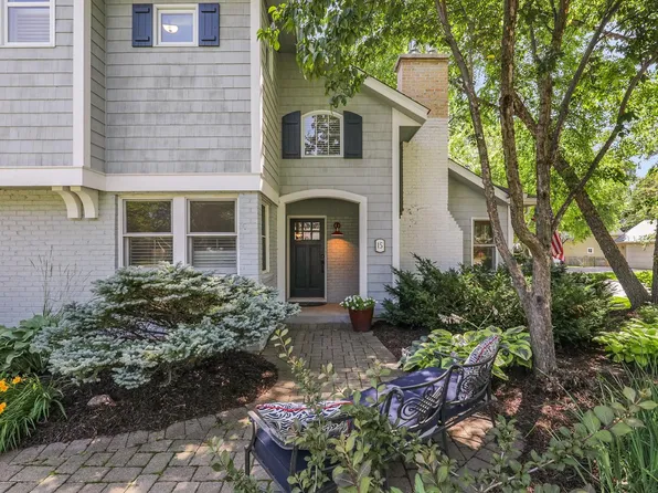 15 Maple Hill Rd, Hopkins, MN 55343