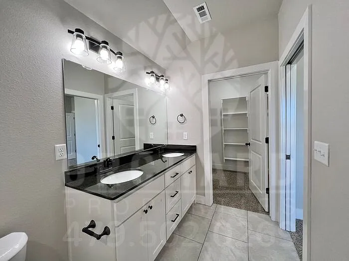528 Bradford Dr #B — Photo 12