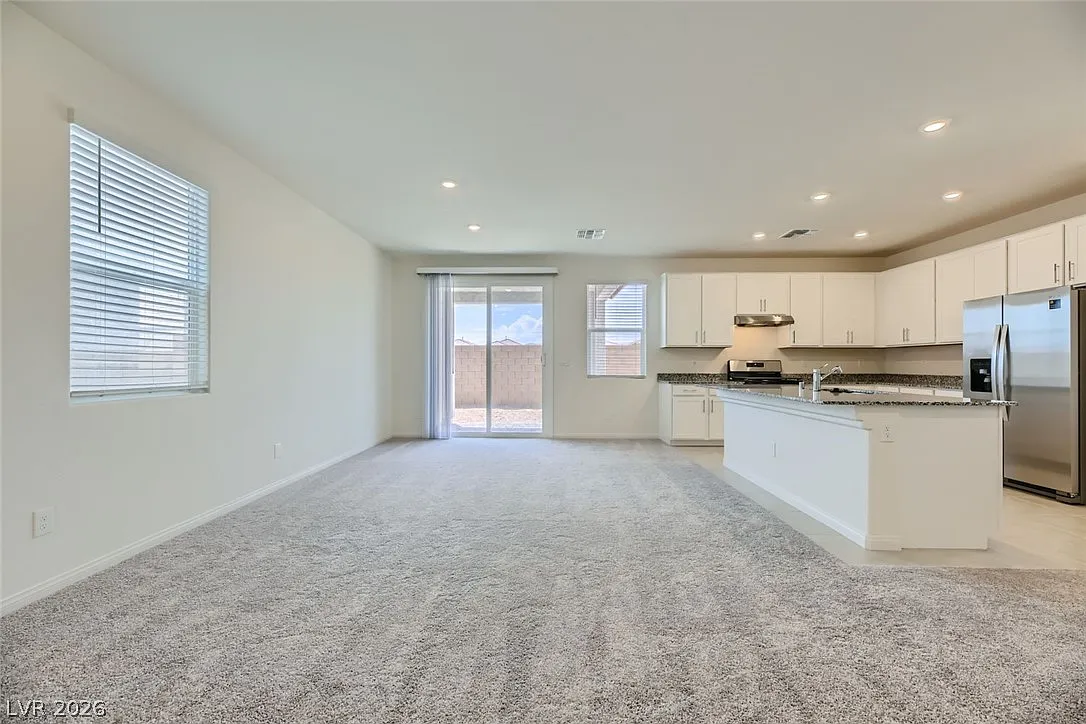 4 bed, 3.0 bath, 2124 sqft, $2,450 — Photo 4