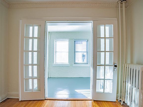 4th image of 4746 Roanoke Pkwy APT 303