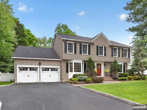 607 Poplar Rd, River Vale, NJ 07675