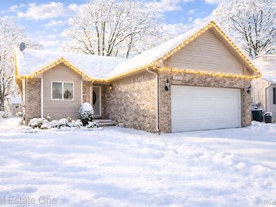 33119 Robeson St, Saint Clair Shores, MI, 48082