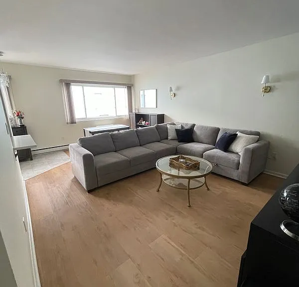 13 W Washington Ave #15 — Photo 10