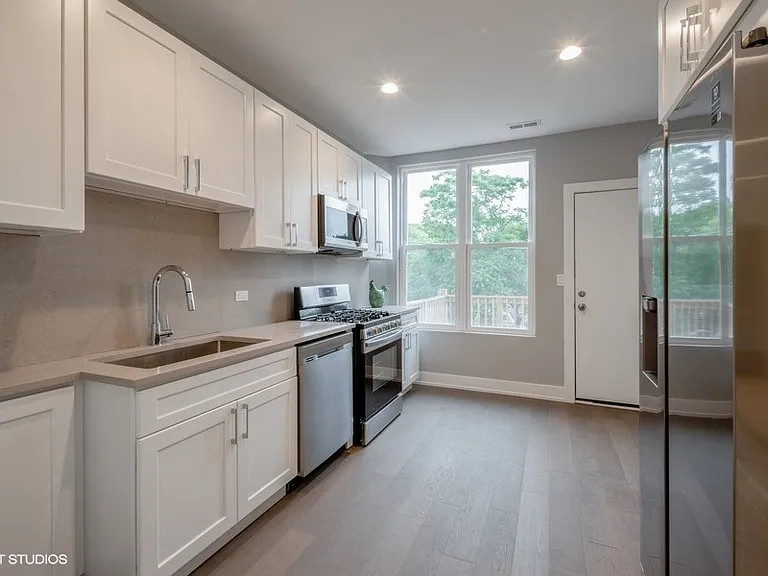 4941 S Champlain Ave #3 — Photo 3