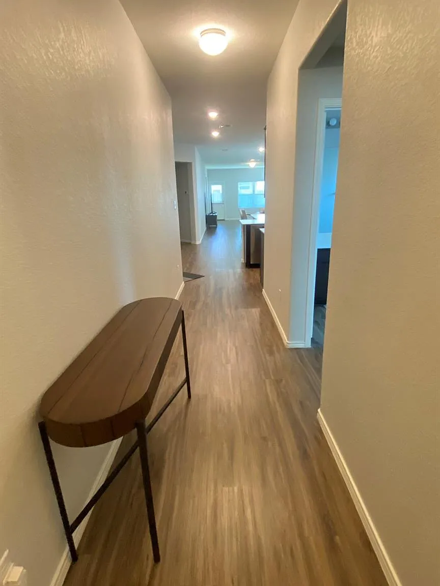 4 bed, 3.0 bath, 2015 sqft, $3,500 — Photo 2