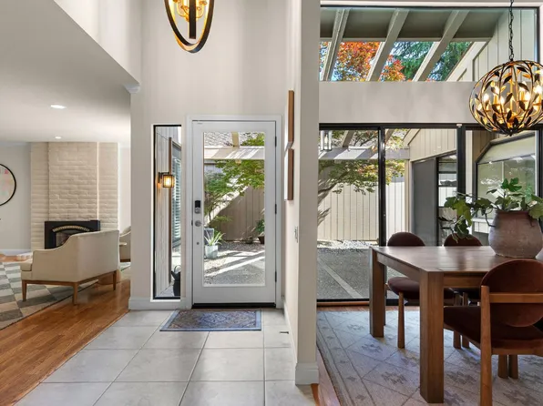 703 Dunbarton Cir, Sacramento, CA 95825
