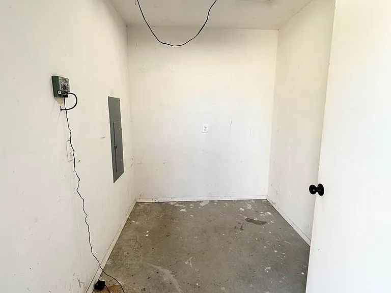 410 W Pine Ave — Photo 11