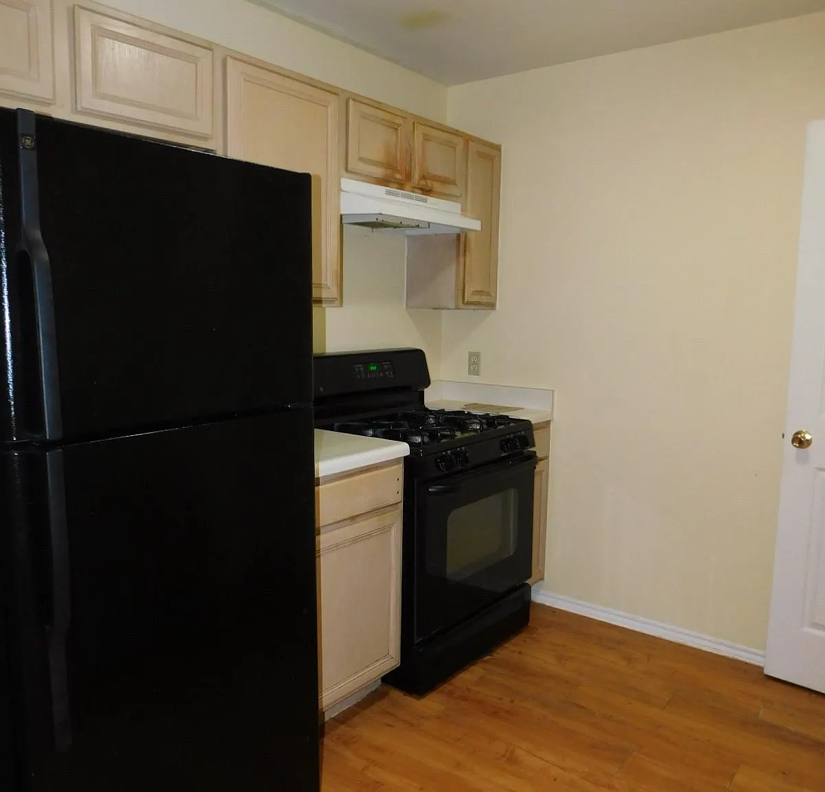 2 bed, 2.0 bath, 914 sqft, $1,150 — Photo 3