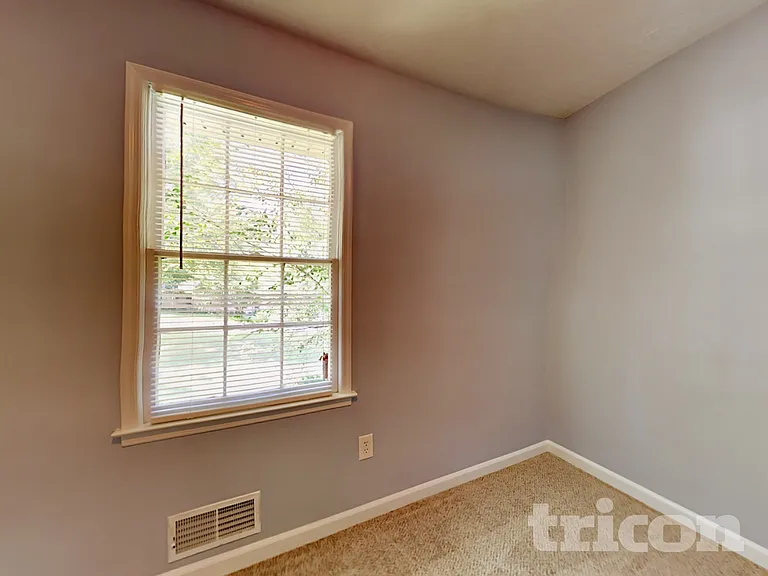 270 Amanda Ct — Photo 11