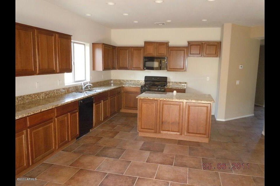 2nd image of 2451 N Monticello Dr
