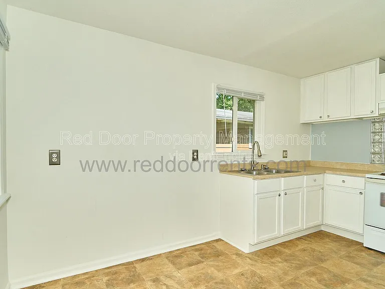 5422 Greenfield Ave — Photo 6
