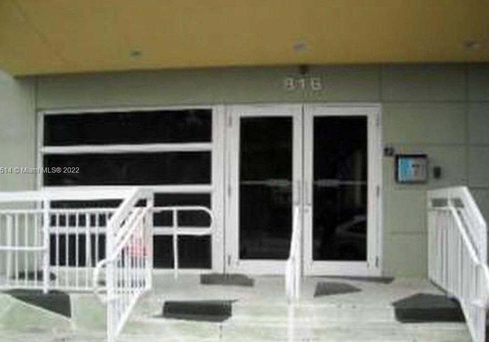 1st image of 816 NW 11th St APT 402