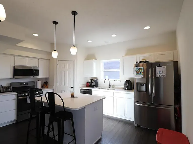 1118 Kingrail Dr — Photo 4