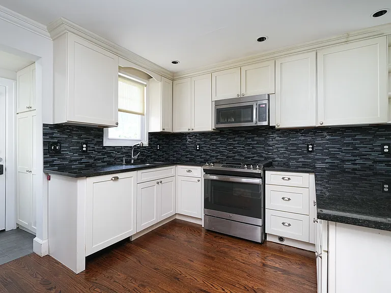94 Kensington Rd — Photo 4