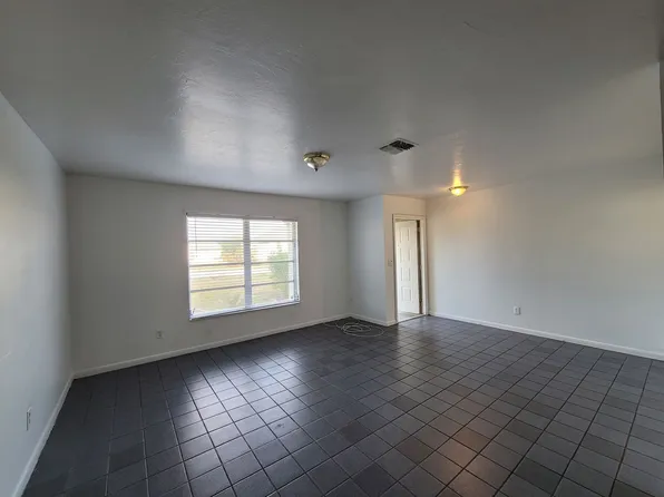 931 SE 23rd Pl, Cape Coral, FL 33990