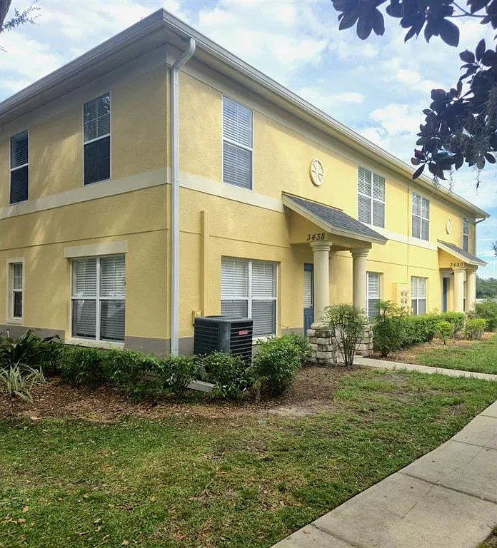 3 bed, 2.5 bath, 1408 sqft, $2,350 — Photo 1