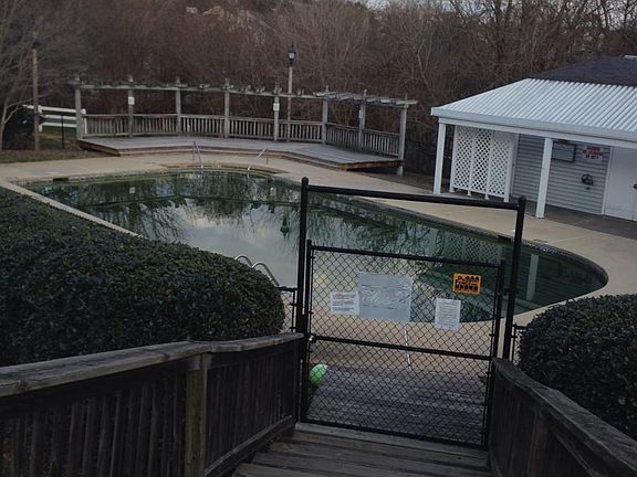 5th image of 346 Meadows Cir