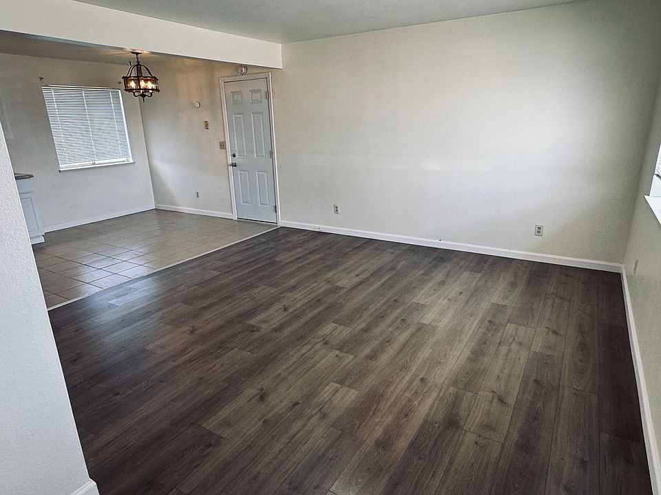 1st image of 129 N California St