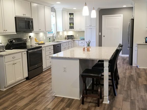 5th image of 214 Kensington Park Cir