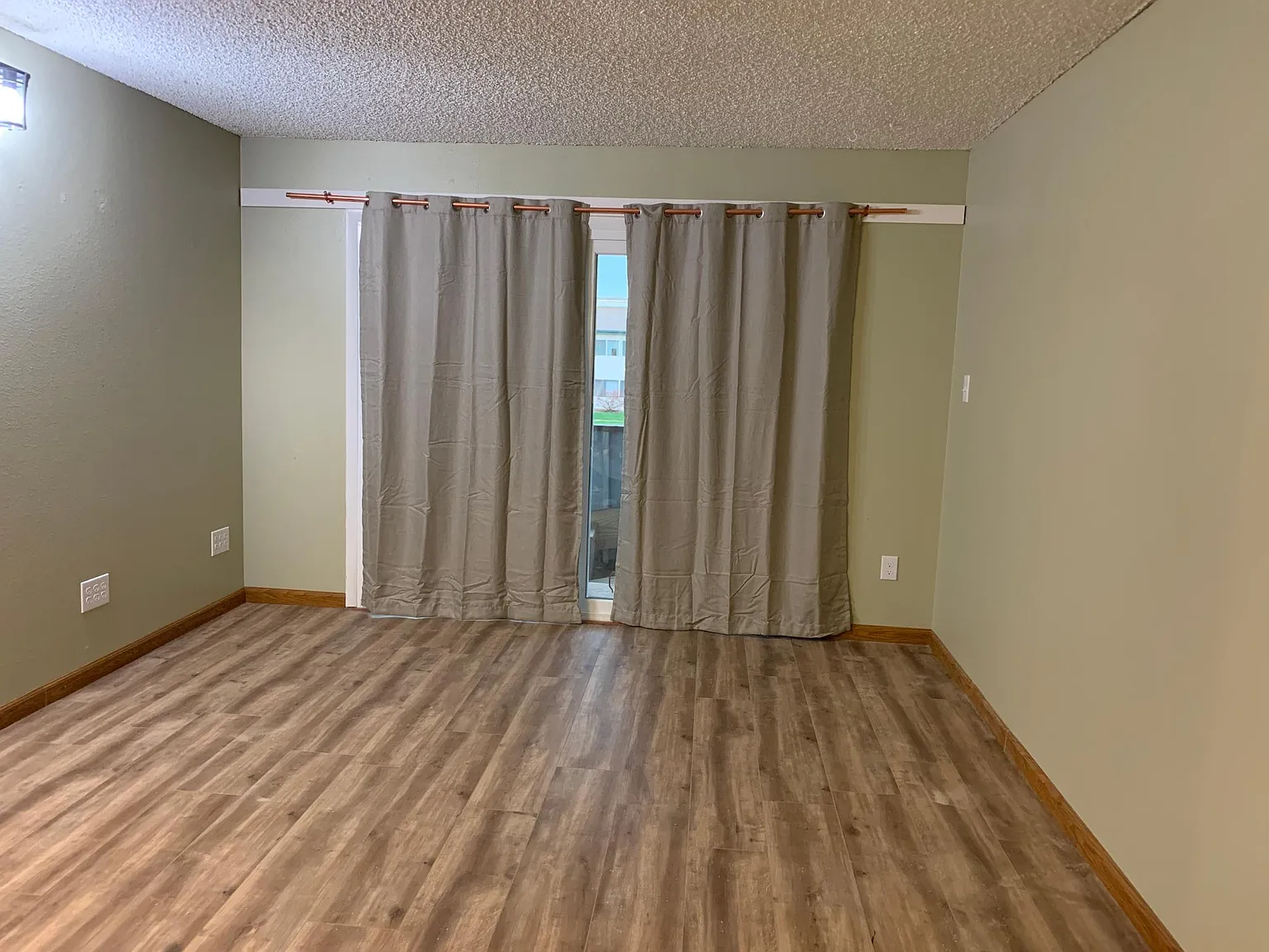 2 bed, 897 sqft, $1,699 — Photo 3