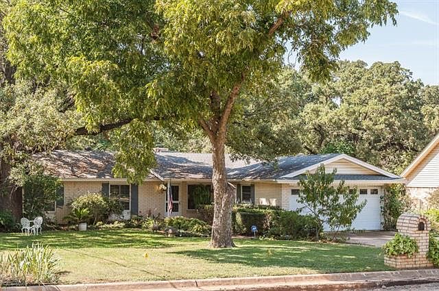 1st image of 2804 Blackwood Dr