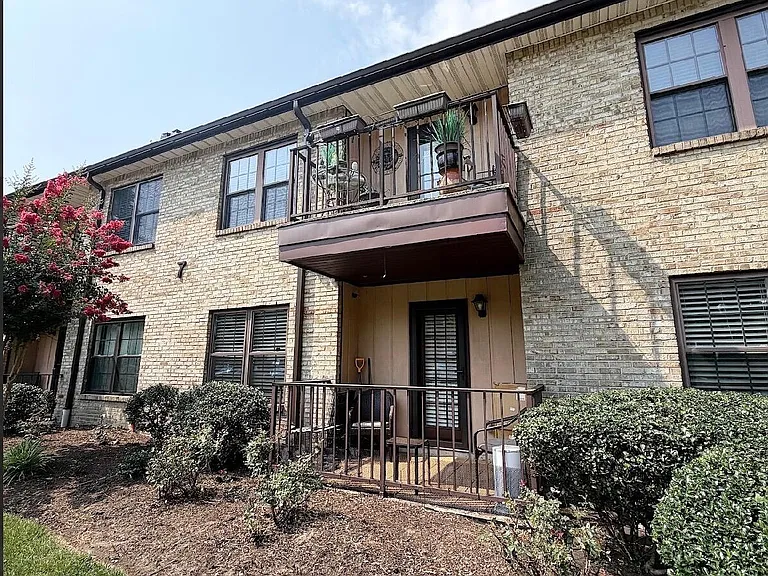 704 Wellington Pl — Photo 12