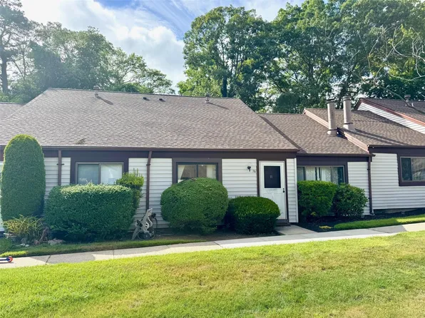 76 Gauguin #76, Middle Island, NY 11953