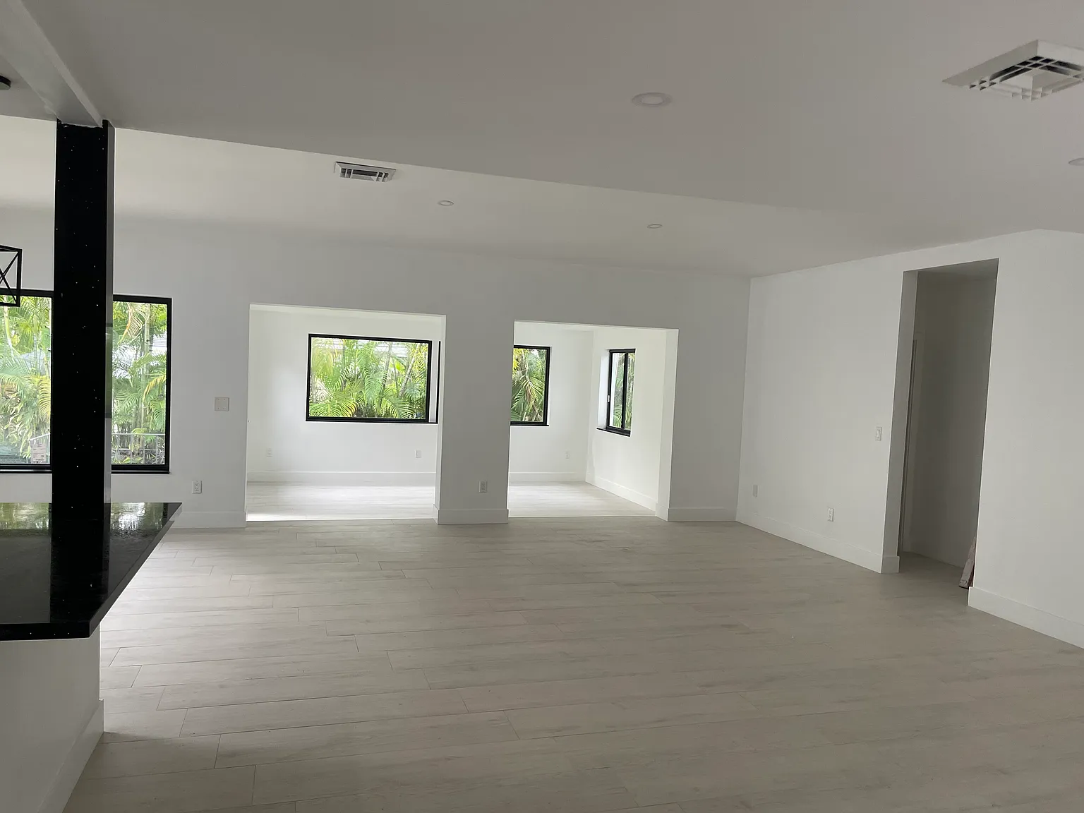 3 bed, 2000 sqft, $8,000 — Photo 2