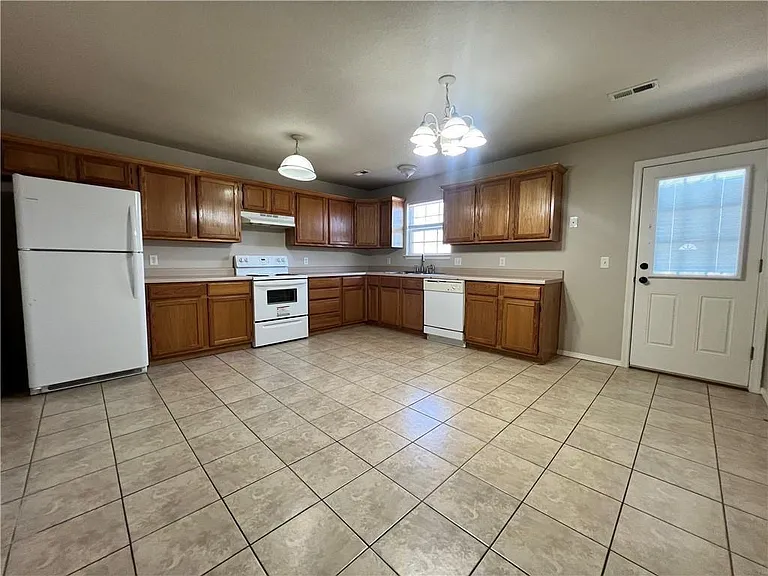 650 Appleridge Dr — Photo 4