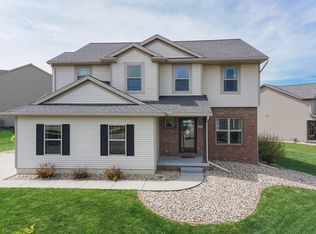 5111 Longfield Rd, Bloomington, IL 61705