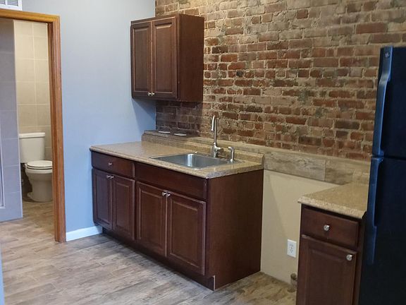 4th image of 105 Water St