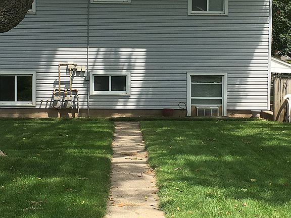 Shared back yard. Landlord performs maintenance