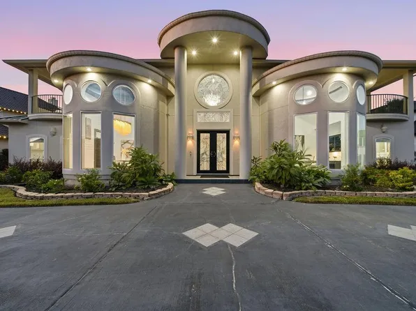 1907 Ray Shell Ct, Seabrook, TX 77586