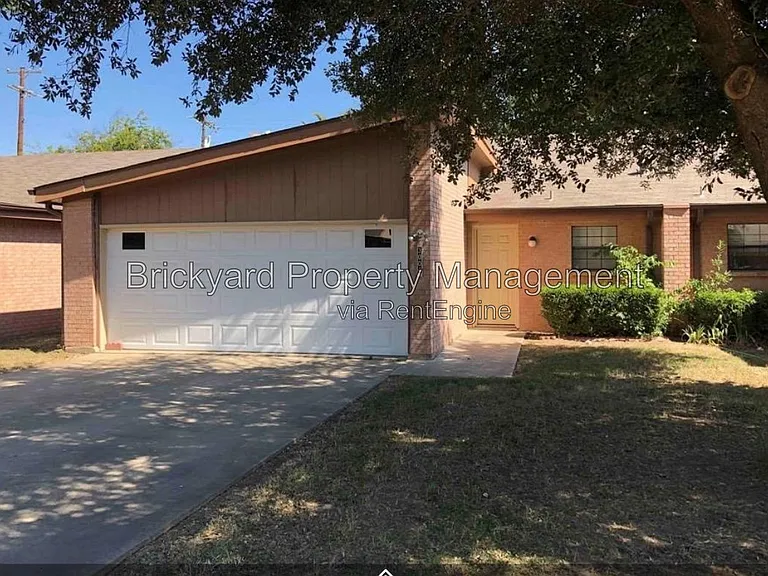 3004 Charlinda St — Photo 1