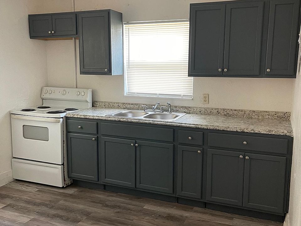 Kitchen area with Stove, No refrigerator