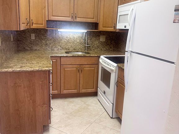 4th image of 2381 Sunset Avenue #117
